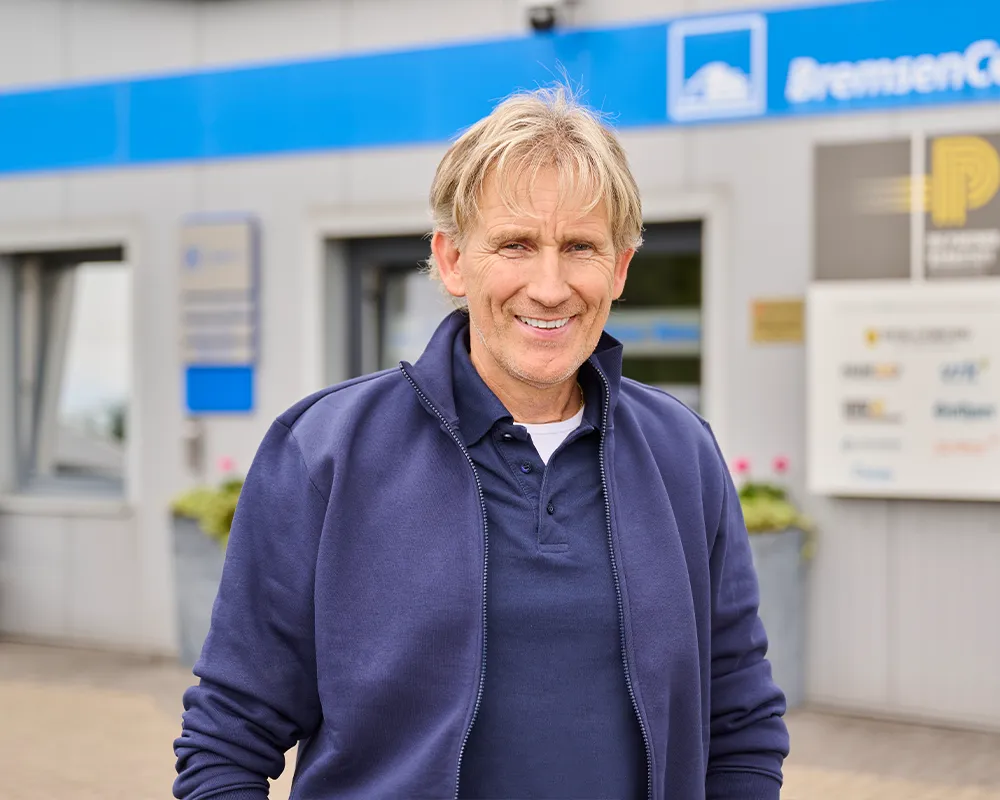 Stefan Reemts, KFZ-Mechatronikermeister, Geschäftsleitung Stefan Reemts, KFZ-Mechatronikermeister, Geschäftsleitung